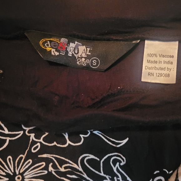 Desigual black skirt w/floral pattern Sz. S - Picture 4 of 7